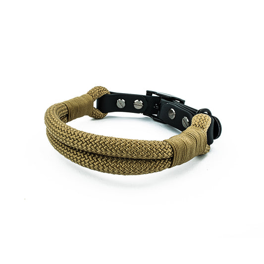 Stilvolles Hundehalsband: Mocca farbe Paracord, schwarze Biothane – langlebig, elegant, wasserfest.